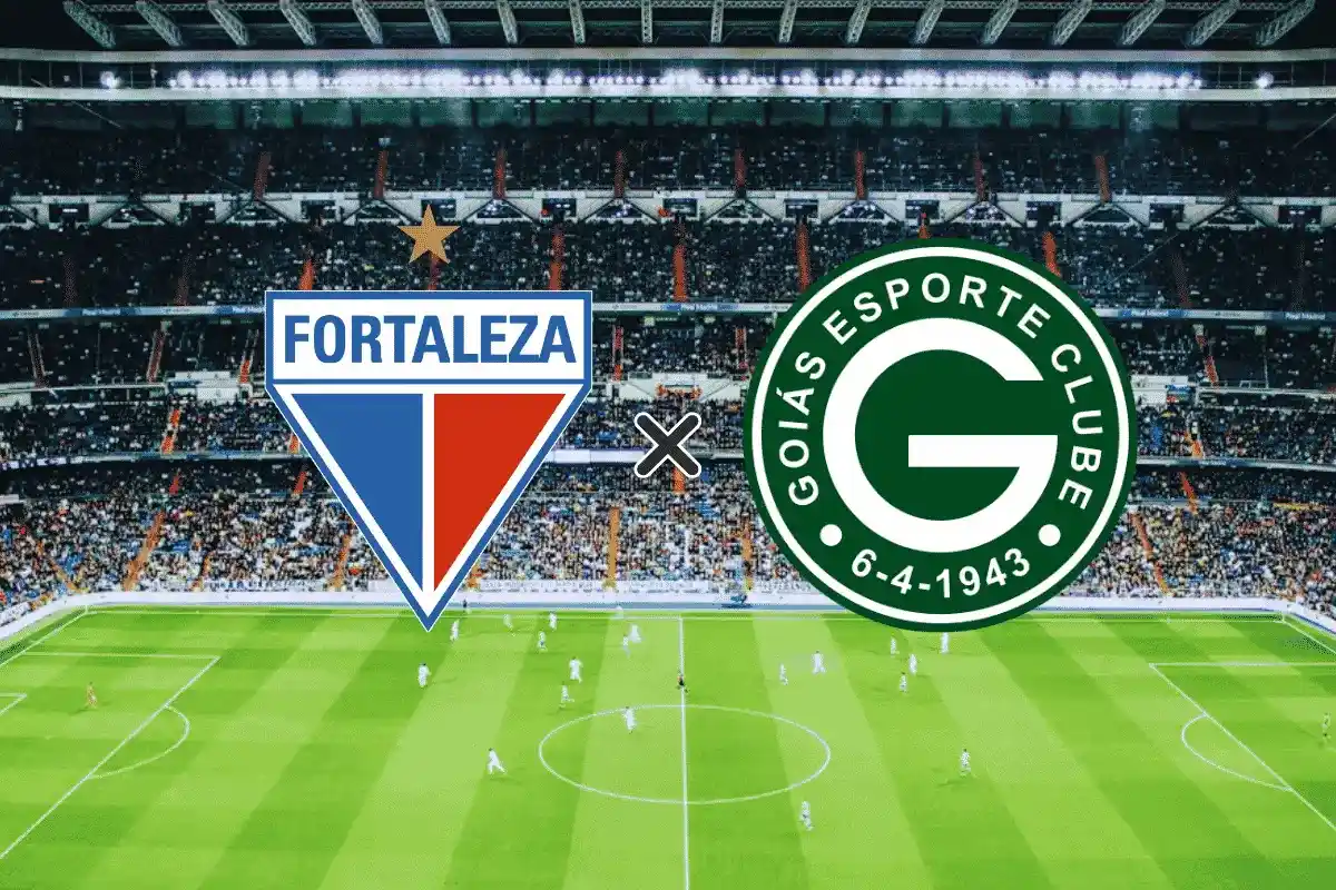 Arte gráfica com os escudos de Fortaleza e Goiás centralizados sobre a foto de um estádio de futebol com arquibancadas lotadas e gramado iluminado. À esquerda, o escudo tricolor (azul, vermelho e branco) do Fortaleza; à direita, o escudo circular verde e branco do Goiás, separados por um "X" central. Imagem referente ao confronto Fortaleza x Goiás (02/05).